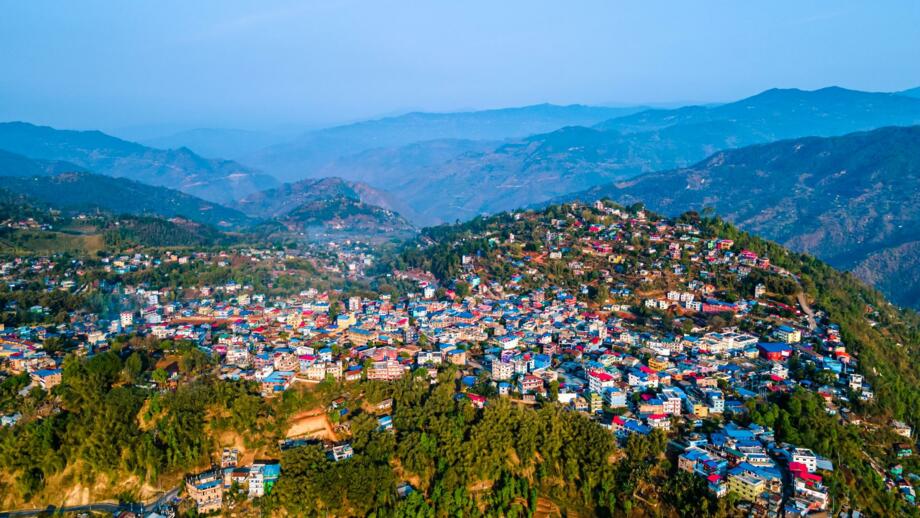 nepal-hiaho-luftaufnahmenmit-blick-auf-den-bahnhof-phidim-hill-in-panchthar-shutterstock_2454558693.jpg