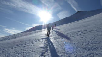 Schweiz_Wallis_HTTUR_der Sonne entgegen.jpg